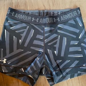 Underarmour spandex black gray white volleyball shorts 3” size woman’s small